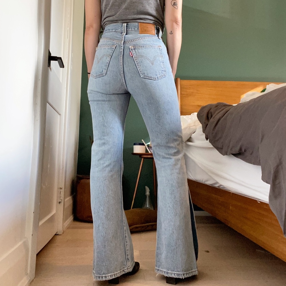 Levi’s ribcage split flare NWOT